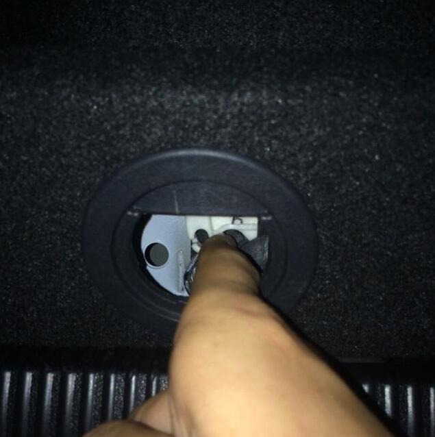 車上的一個小孔可救命 但大多數(shù)司機都不知道